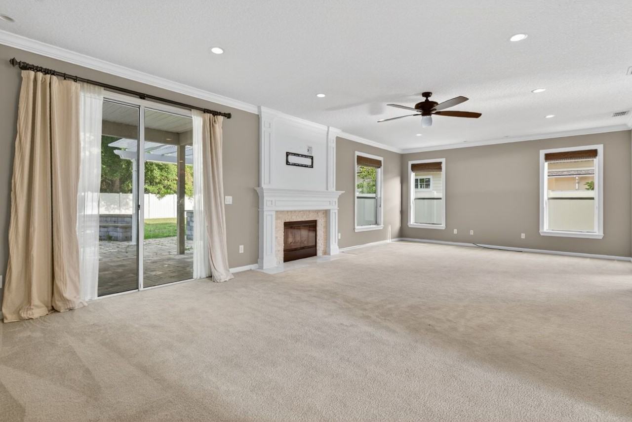 2135 Thorn Hollow Ct - Photo 3 of 30