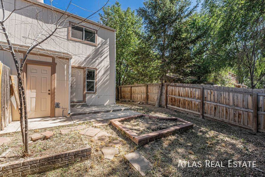 347 Colony Pl - Photo 3 of 27