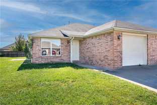 409 E Southern Trace Dr - Photo 1 of 1