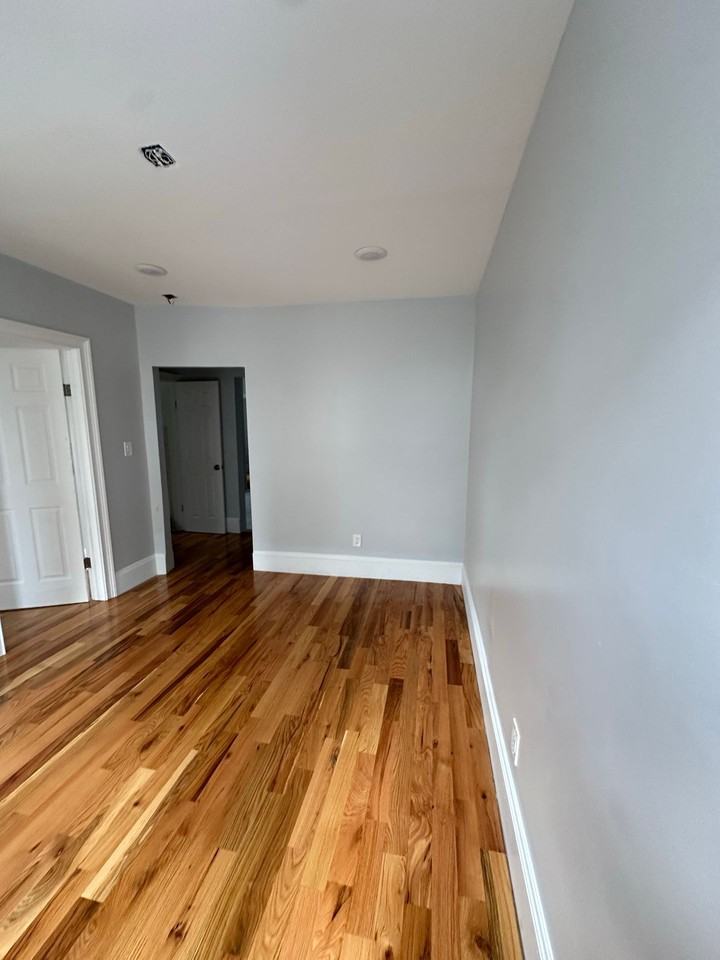 4603 Hudson Ave - Photo 4 of 11