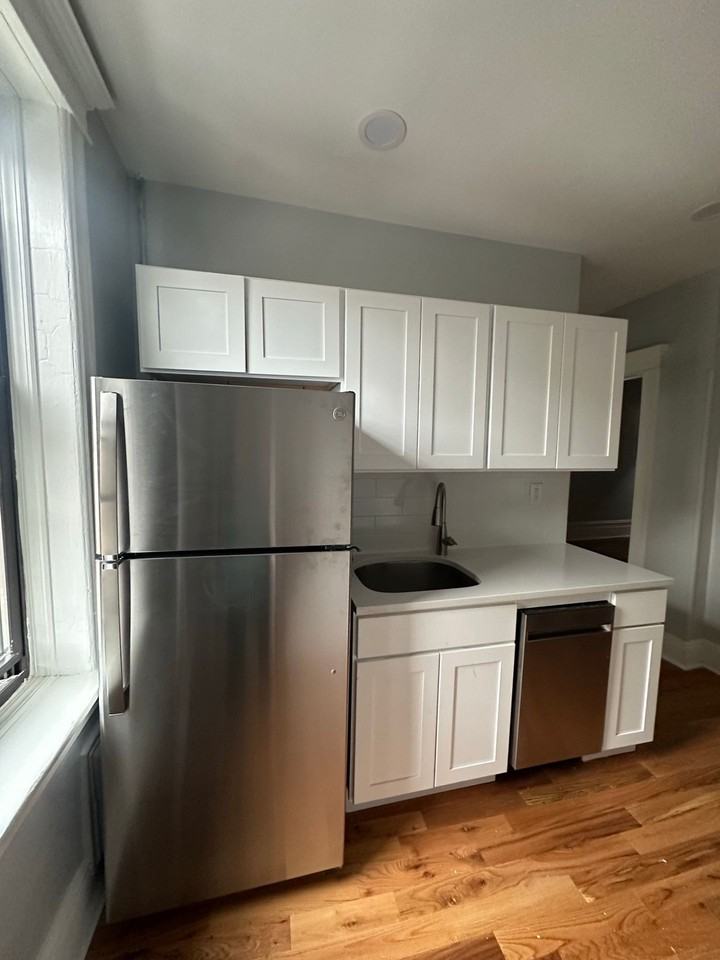 4603 Hudson Ave - Photo 5 of 11