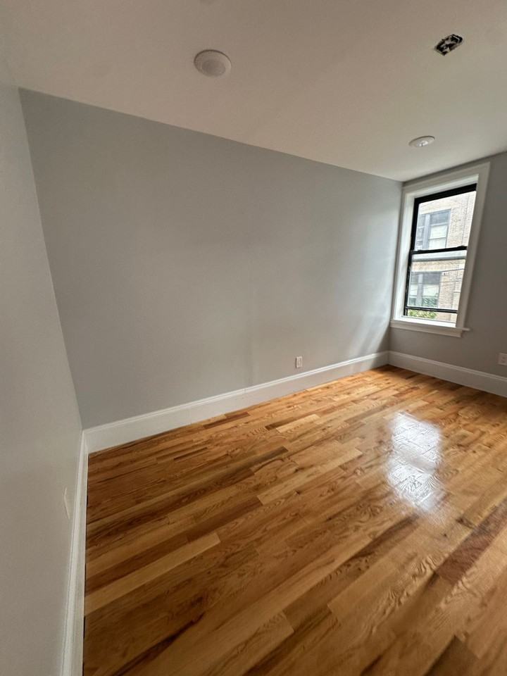 4603 Hudson Ave - Photo 7 of 11