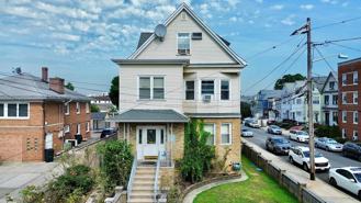 961 Avenue C - Photo 1 of 1