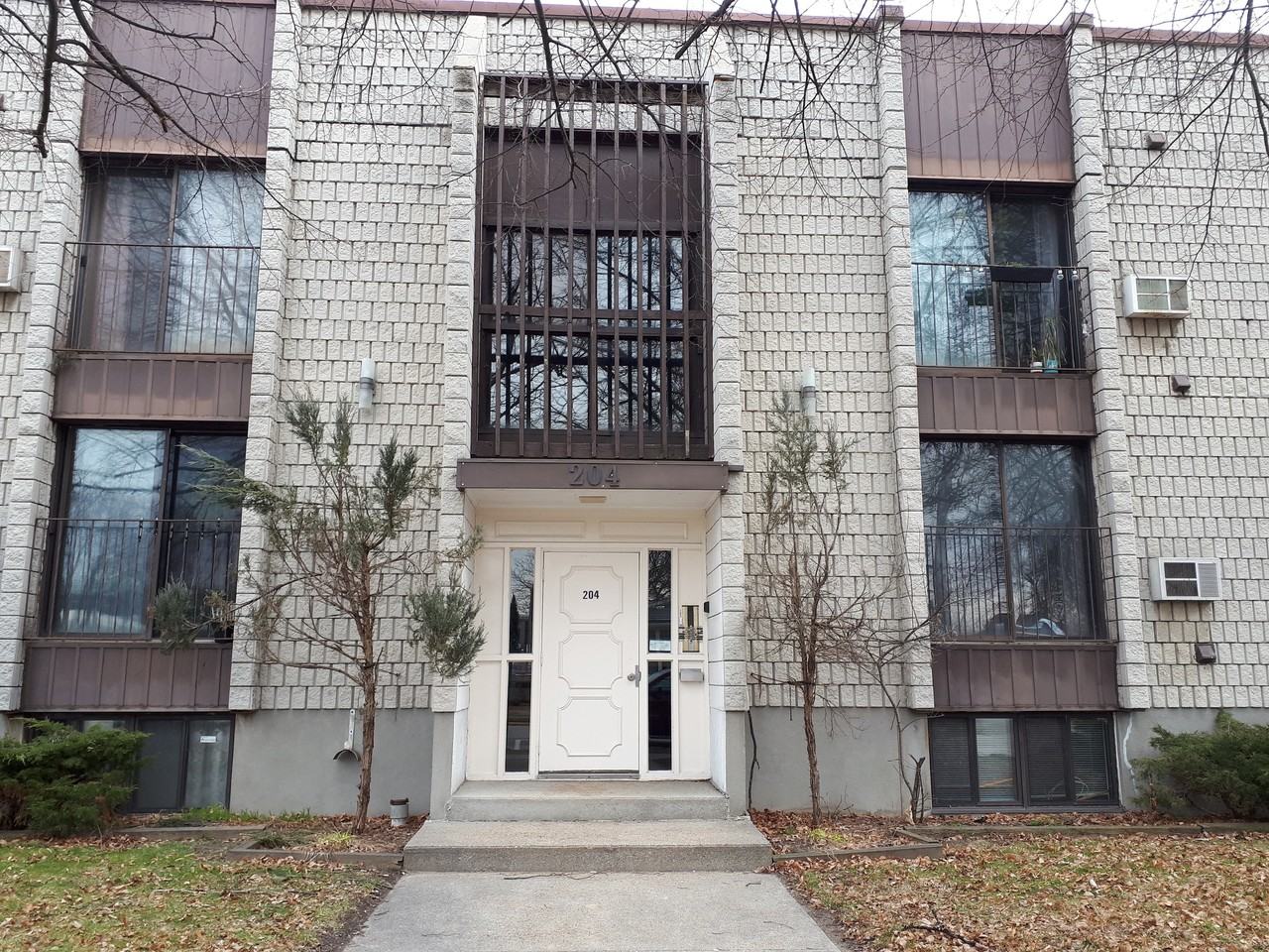 204 Michigan Avenue #202 - Photo 2 of 10