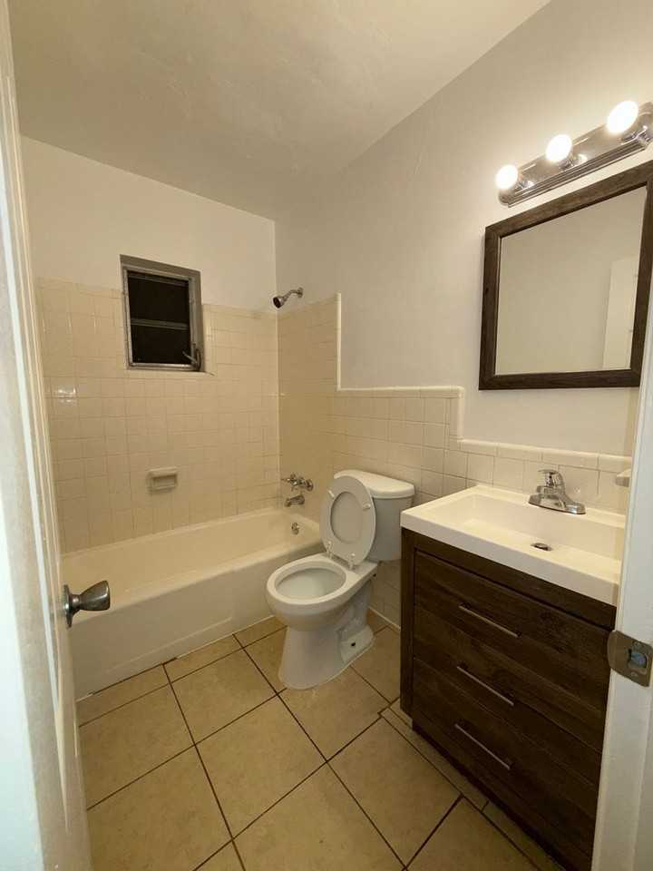 890 NW 39 St - Photo 7 of 9