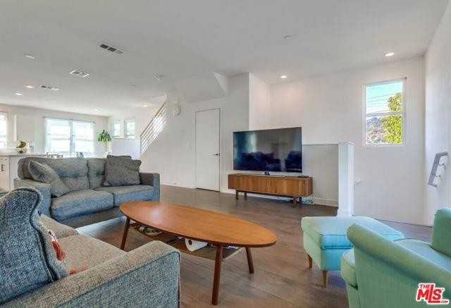 2700 E Chaucer St #33 - Photo 3 of 8