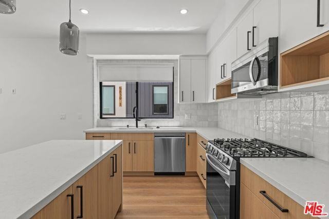 5841 Kester Ave - Photo 3 of 7