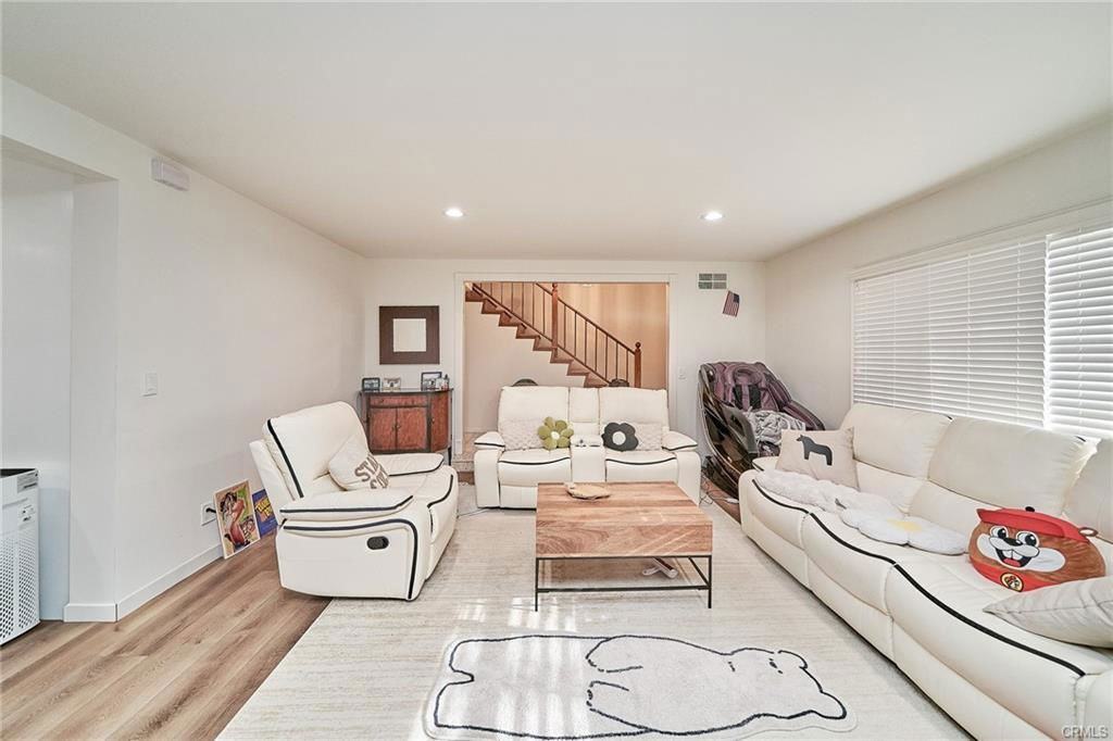 10940 Topeka Dr - Photo 3 of 8