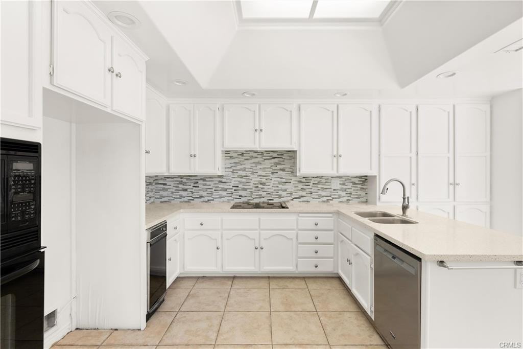 6042 Shadowbrook Cir - Photo 2 of 8