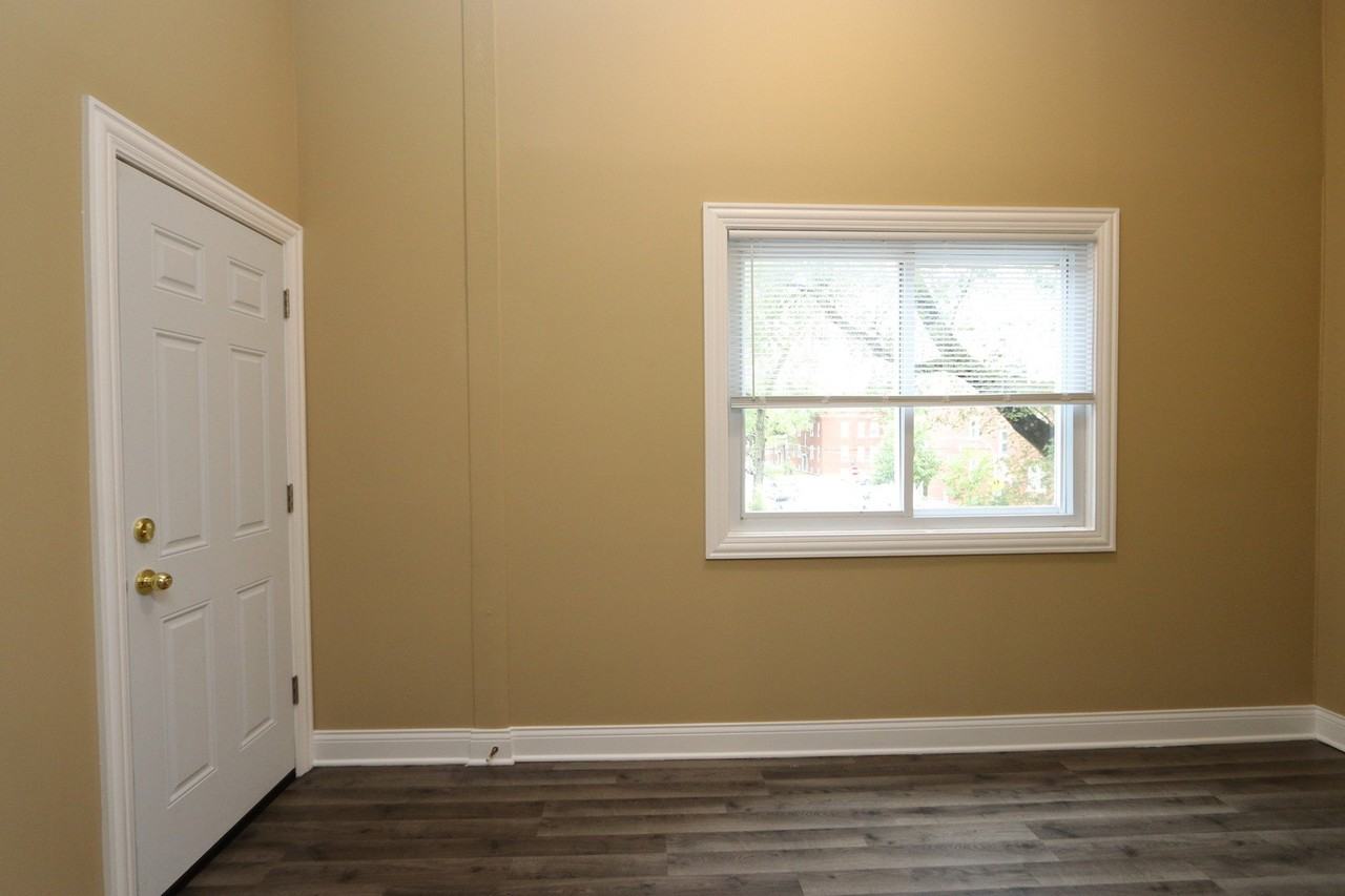 934 North Lamon Avenue #2 - Photo 6 of 8