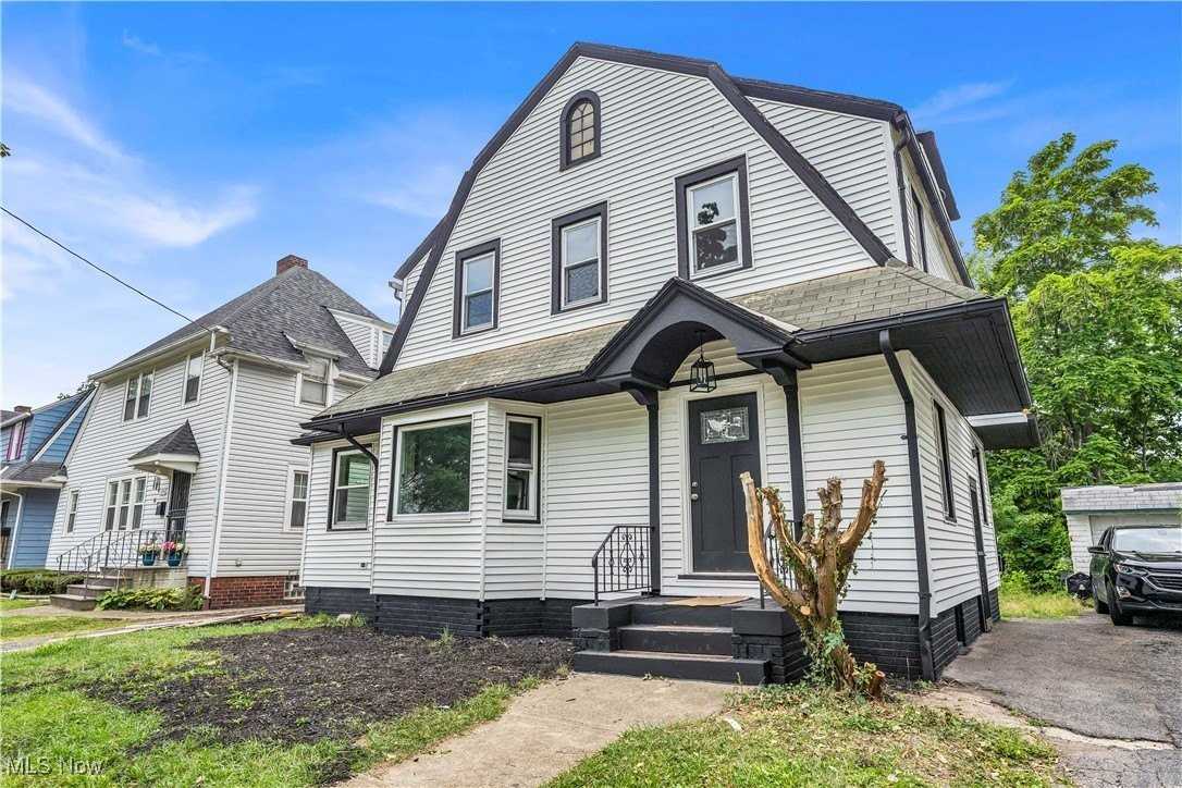 3186 E 137th St - Photo 2 of 32