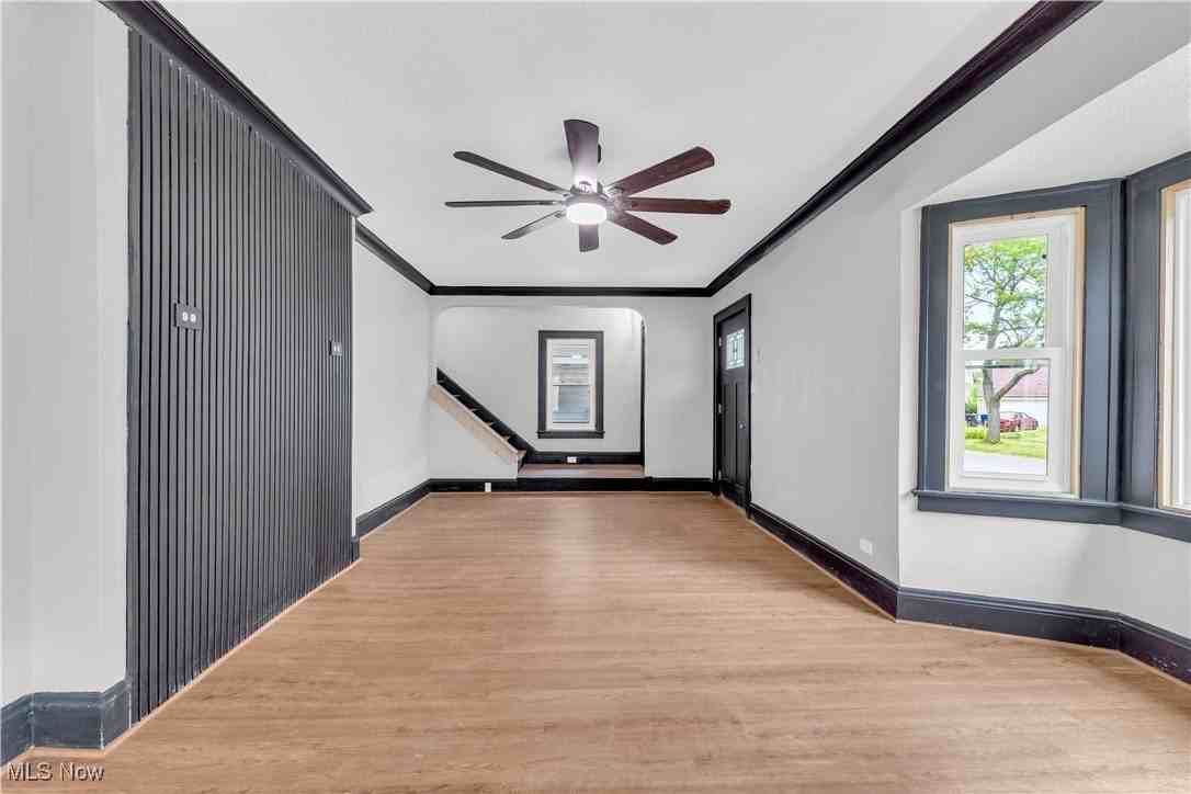 3186 E 137th St - Photo 5 of 32