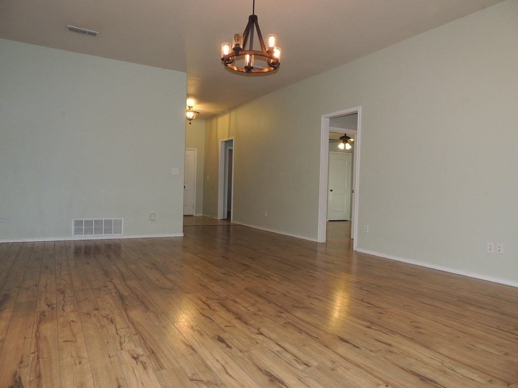 415 Nolan Ryan Dr - Photo 4 of 29