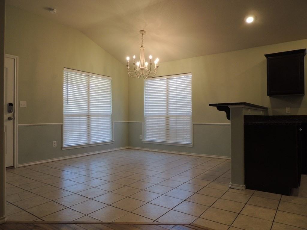 415 Nolan Ryan Dr - Photo 6 of 29