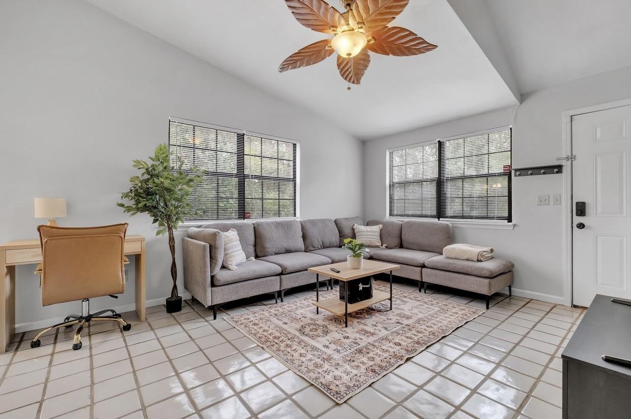 1816 Jackson Bluff Rd Apt F #F - Photo 3 of 21