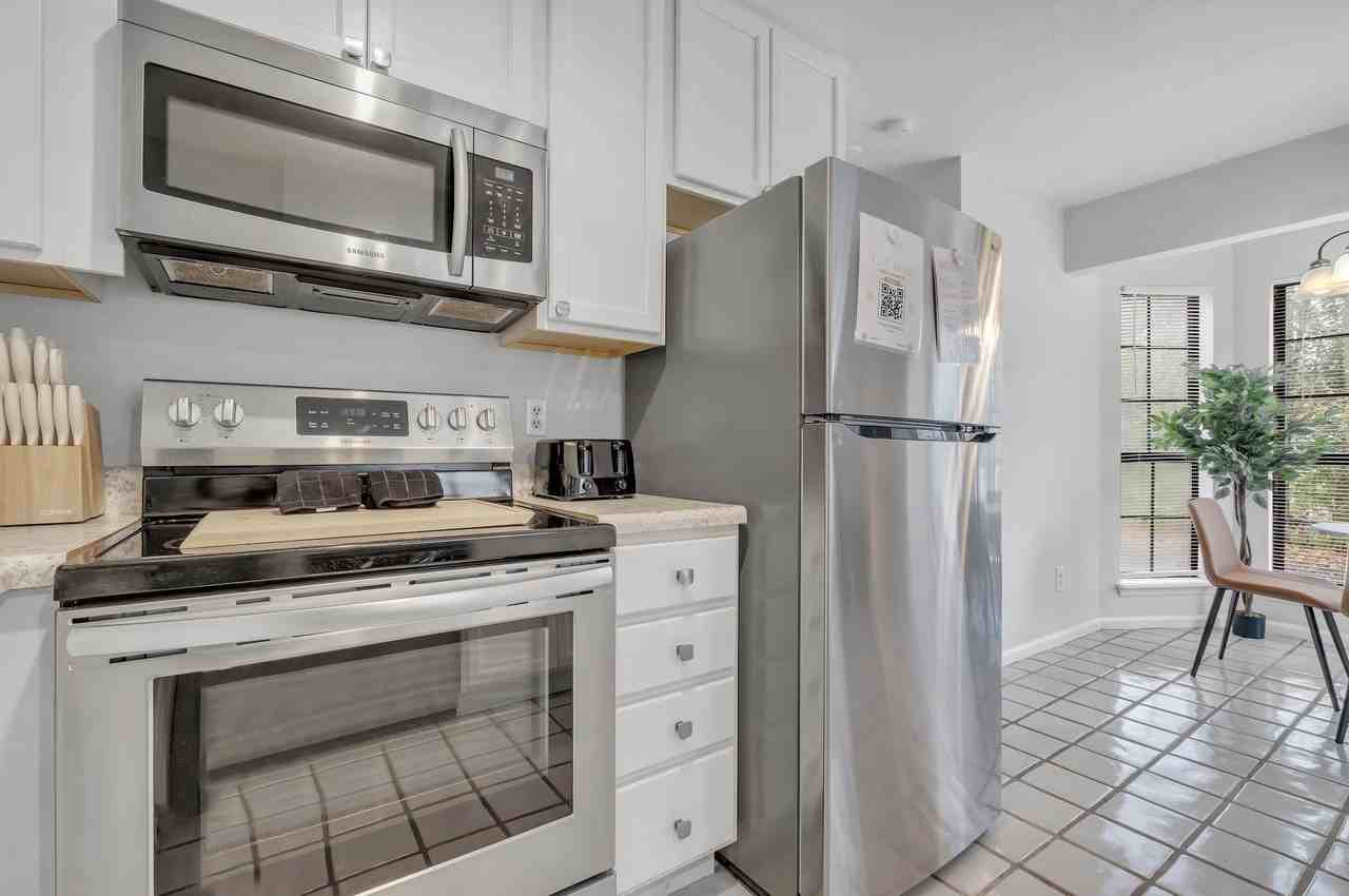 1816 Jackson Bluff Rd Apt F #F - Photo 6 of 21