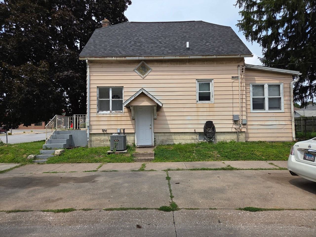 1445 38th St - Photo 2 of 2