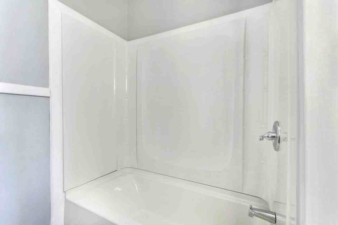 218 E Henry St #B - Photo 2 of 24
