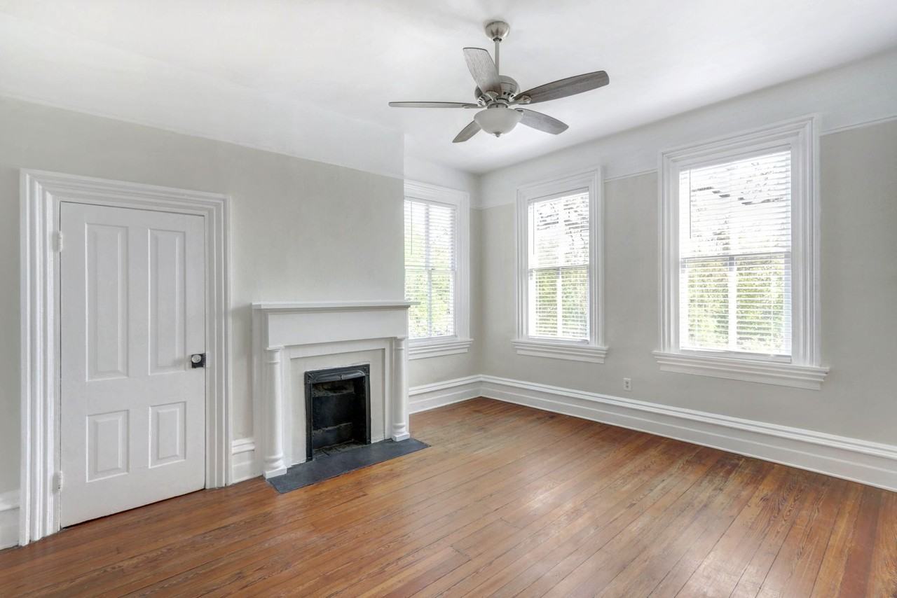 218 E Henry St #B - Photo 4 of 24