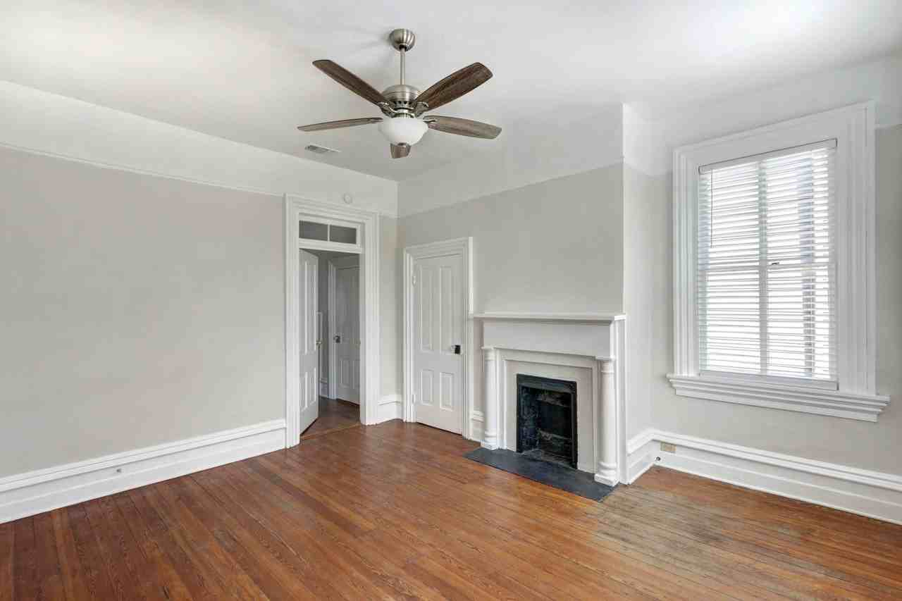 218 E Henry St #B - Photo 5 of 24