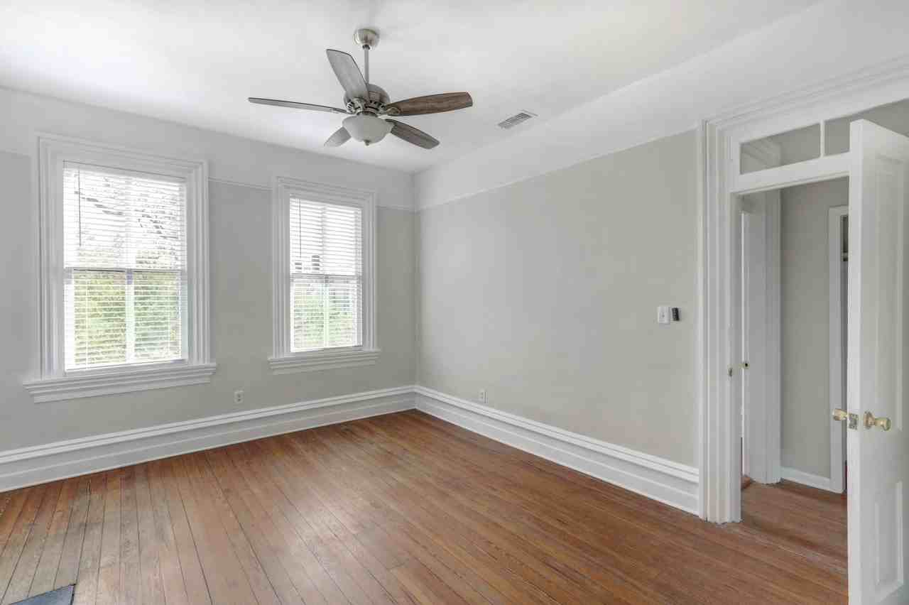218 E Henry St #B - Photo 6 of 24