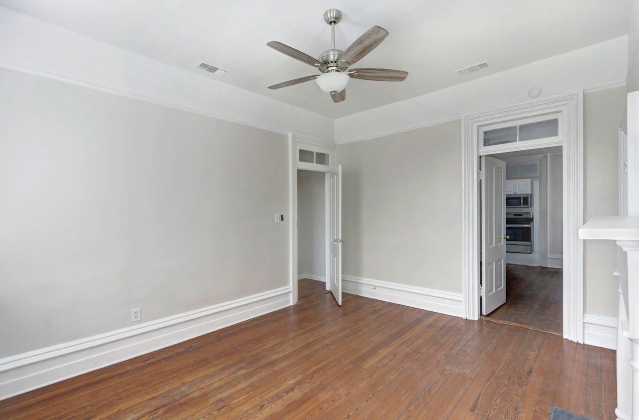218 E Henry St #B - Photo 7 of 24