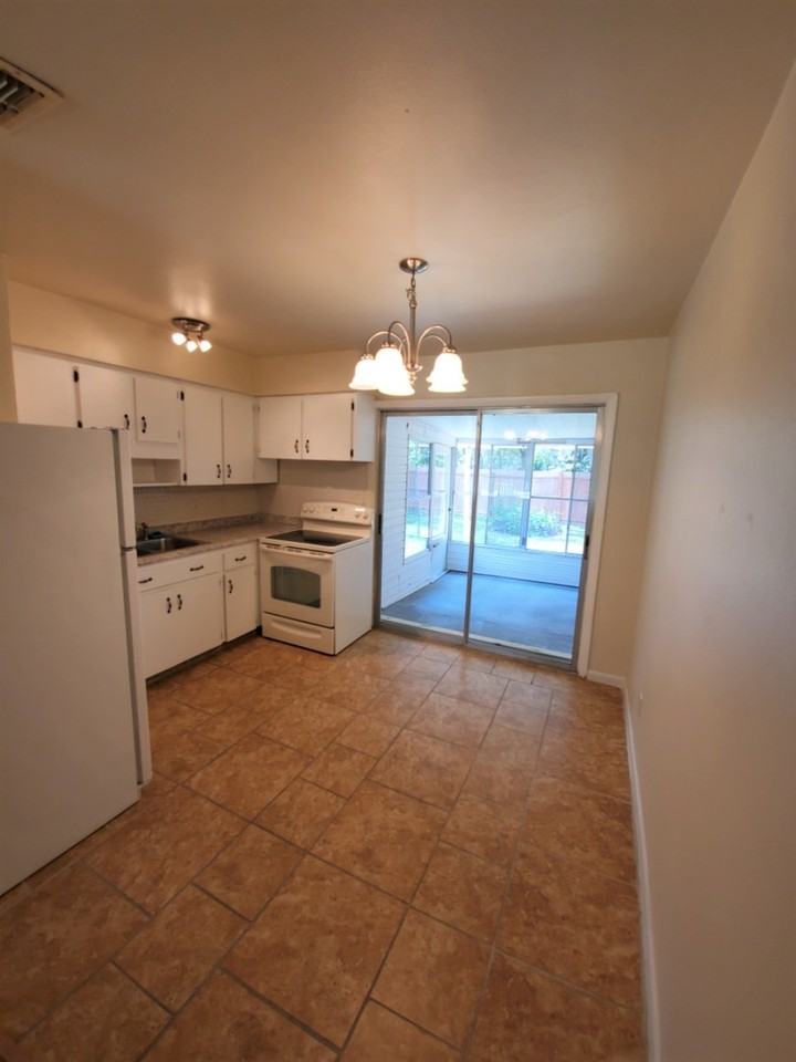 136 S Belle View Way - Photo 4 of 9