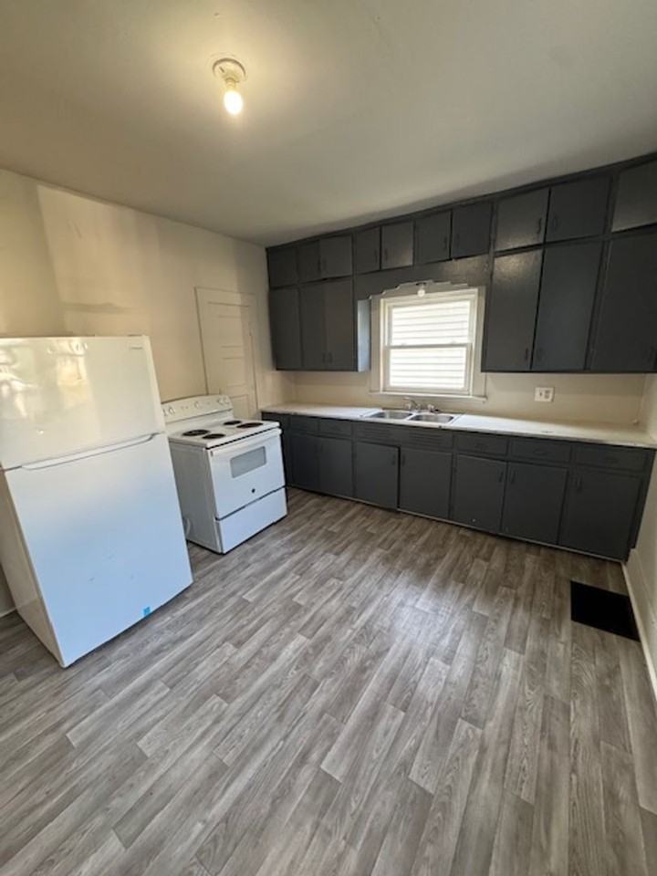 3413 Oliver St - Photo 3 of 9