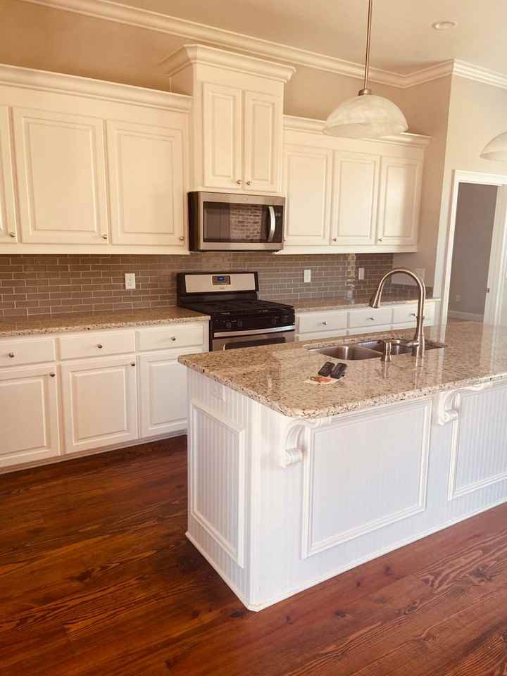 220 Buttonwood Ln - Photo 2 of 14