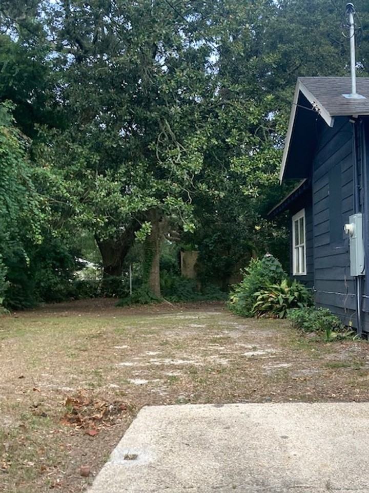 1711 Wisteria St - Photo 2 of 12