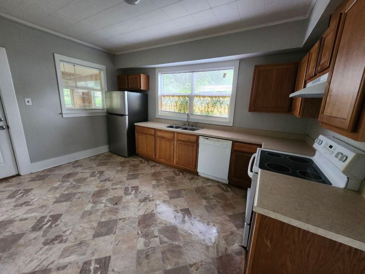 1711 Wisteria St - Photo 6 of 12