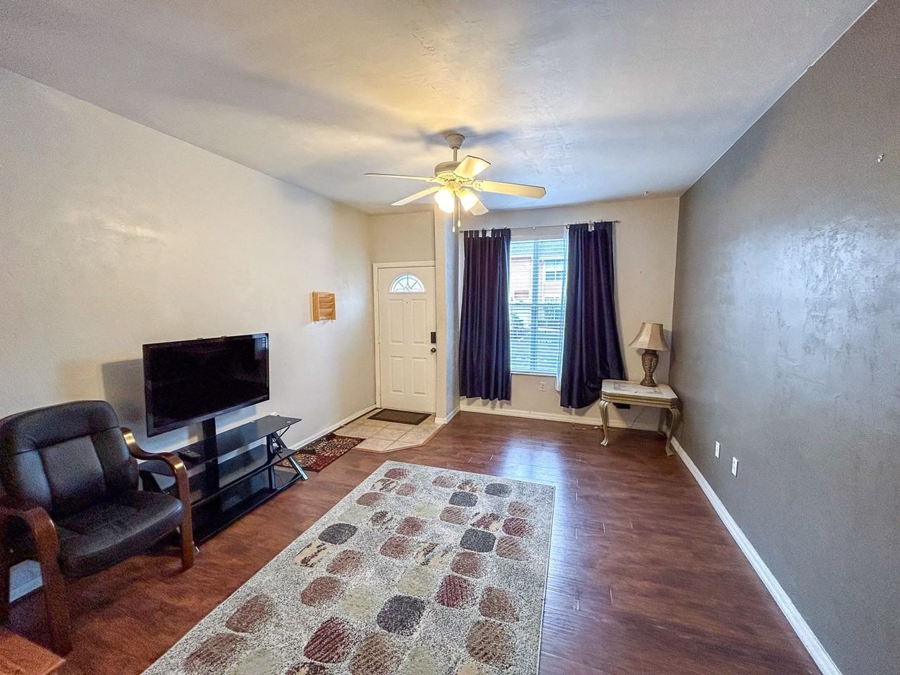 3910 Sw 20th Ave #1403 - Photo 4 of 22