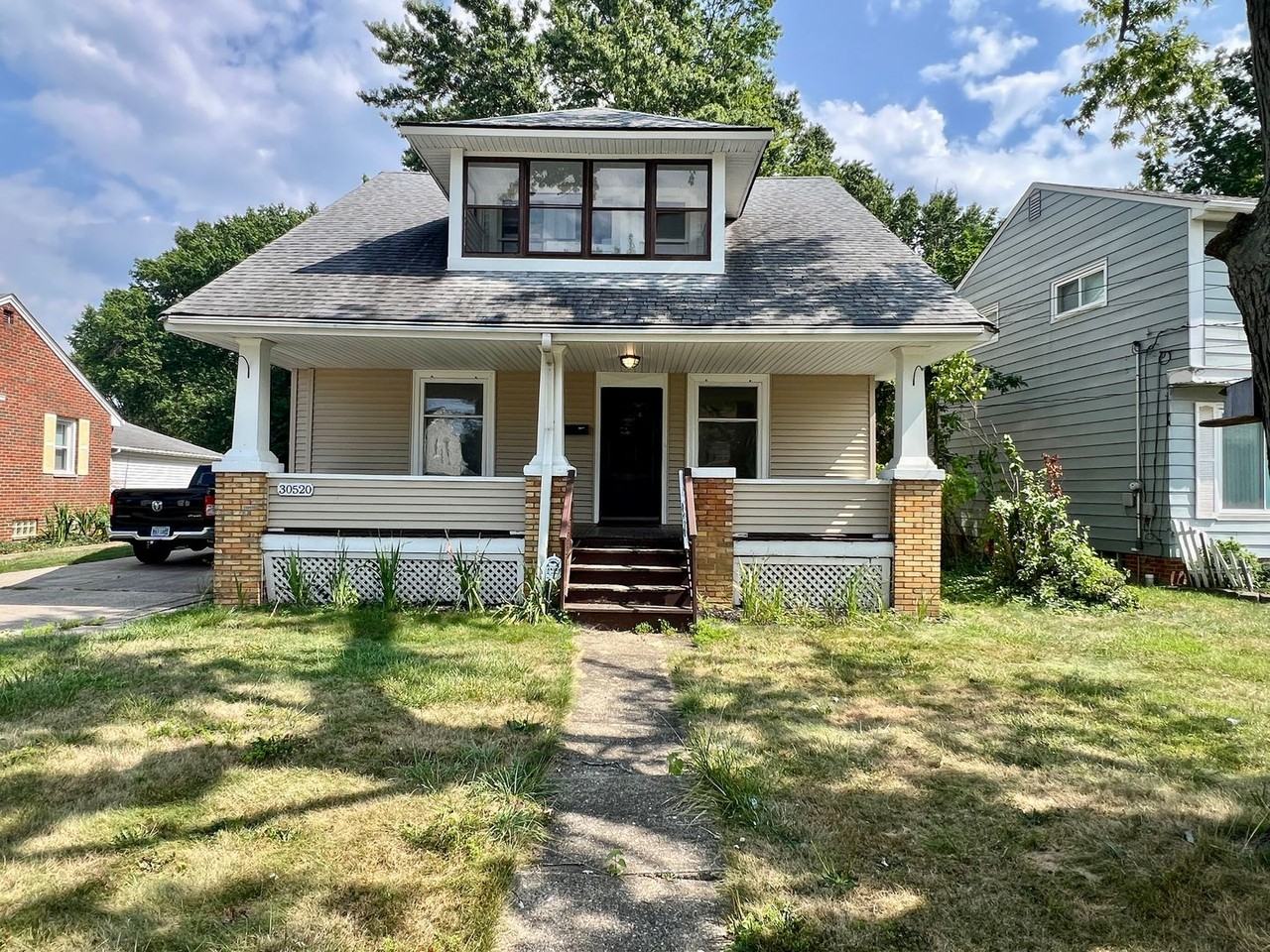 30520 Willowick Dr - Photo 2 of 24