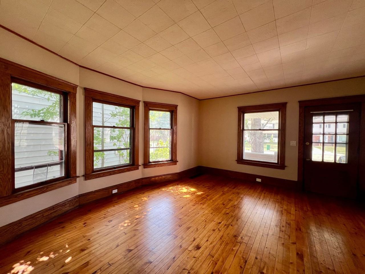 30520 Willowick Dr - Photo 5 of 24