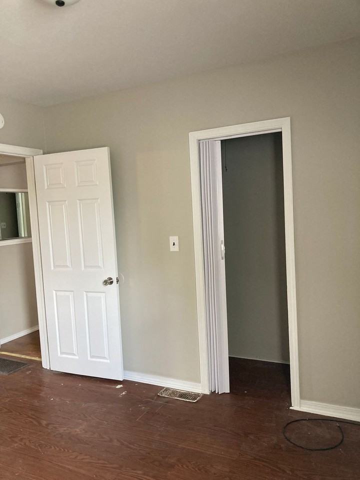 900 W 7th St - Photo 2 of 7