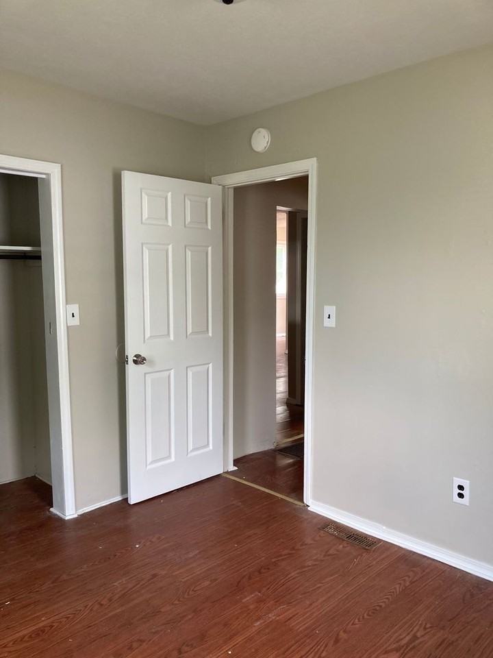 900 W 7th St - Photo 4 of 7