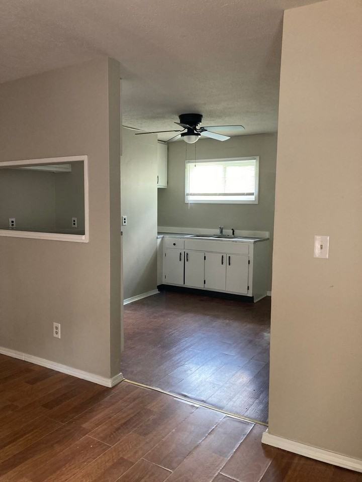 900 W 7th St - Photo 6 of 7