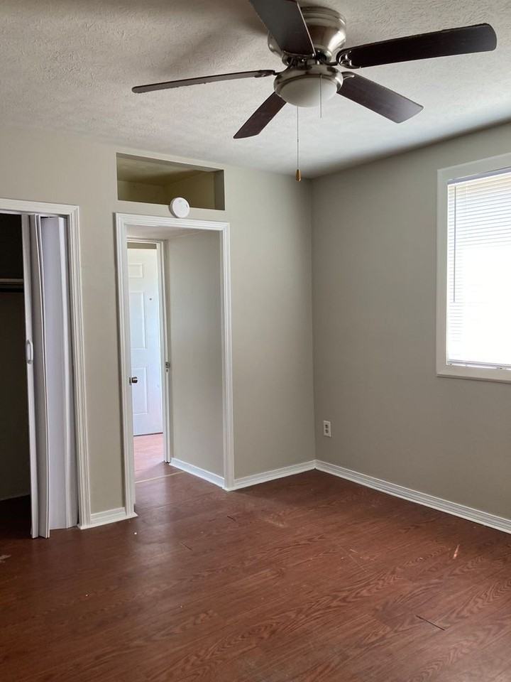 900 W 7th St - Photo 7 of 7