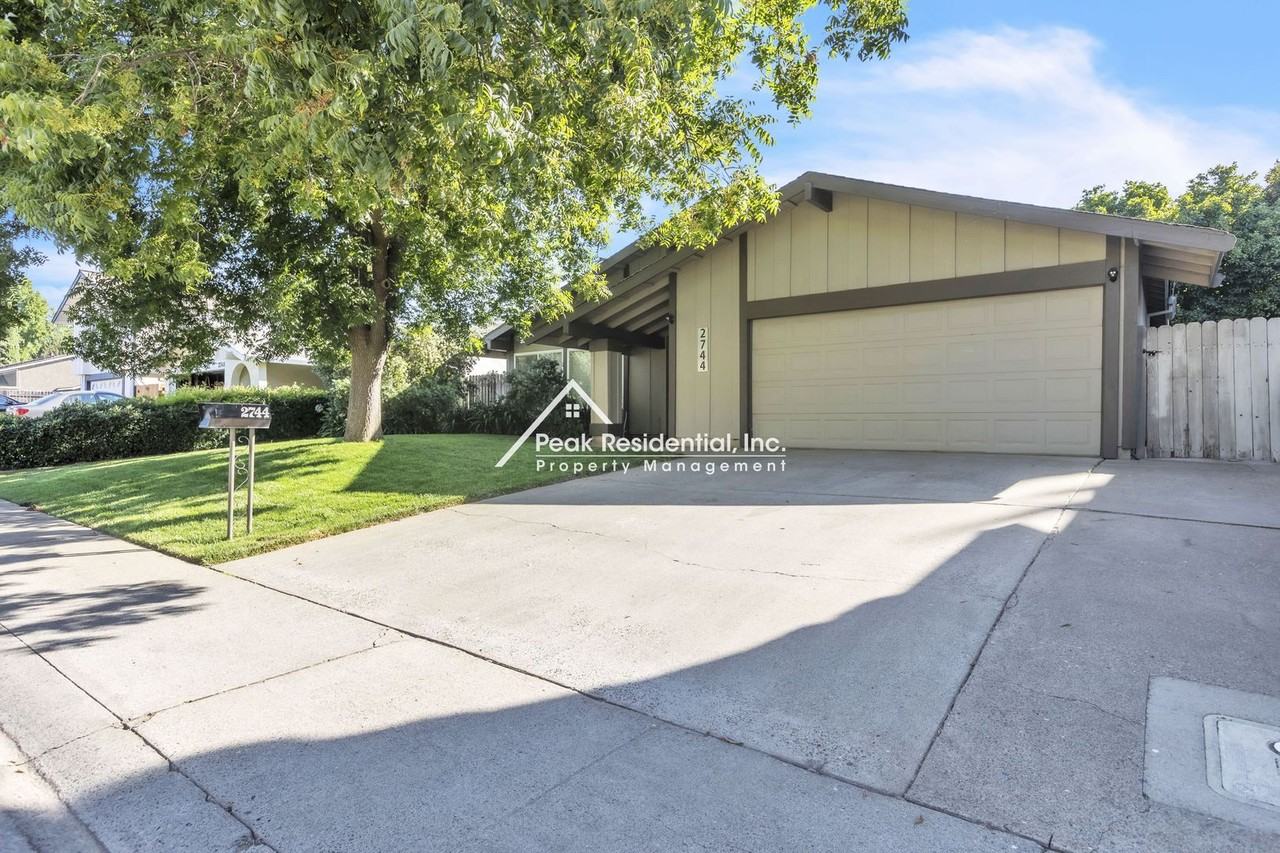 2744 Argolis Way - Photo 3 of 35