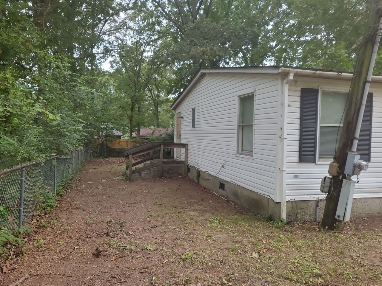 1029B Grays Dr - Photo 2 of 23