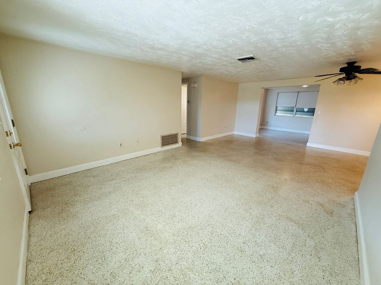 2106 Lyra Dr - Photo 2 of 11