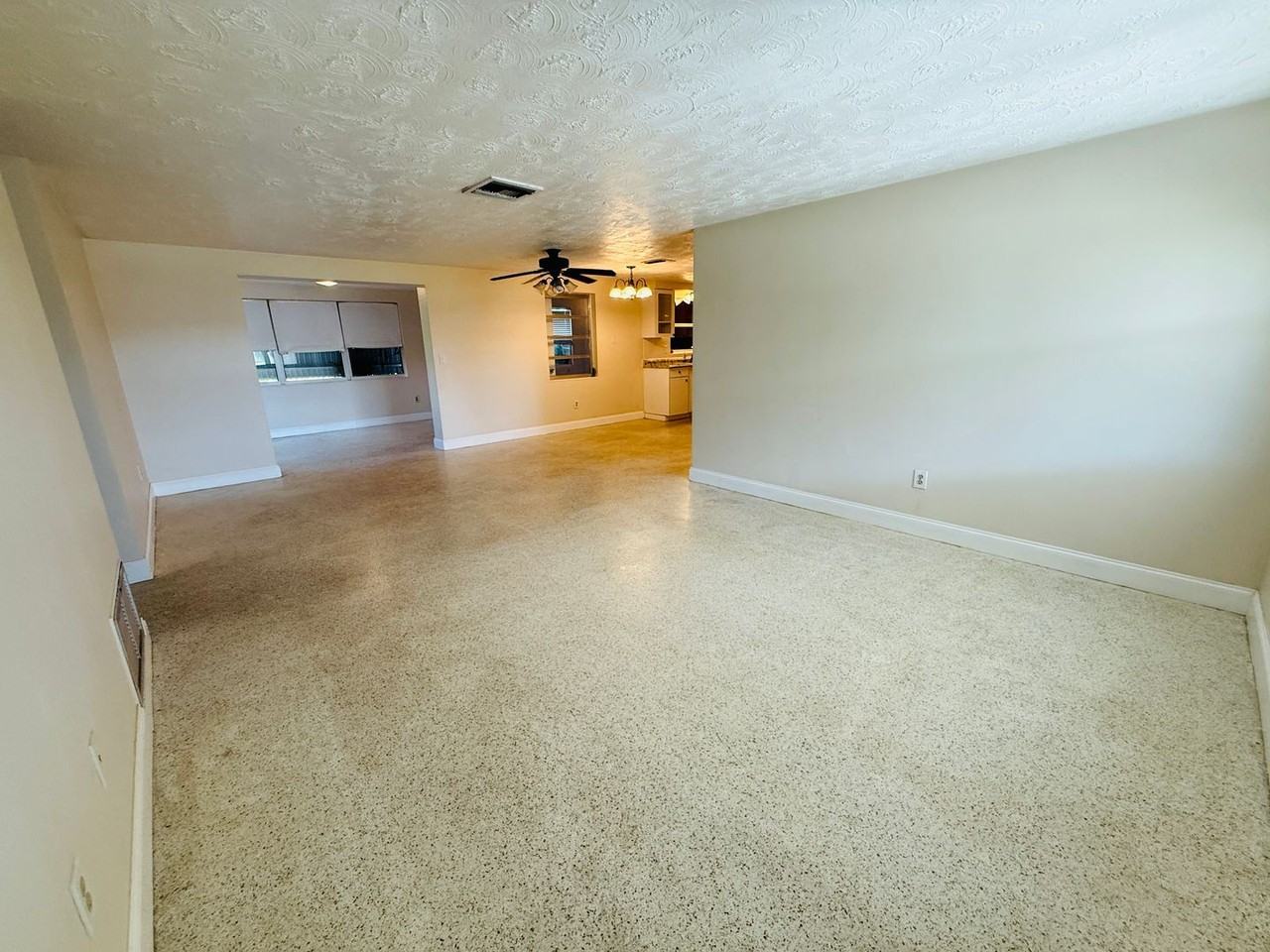 2106 Lyra Dr - Photo 3 of 11