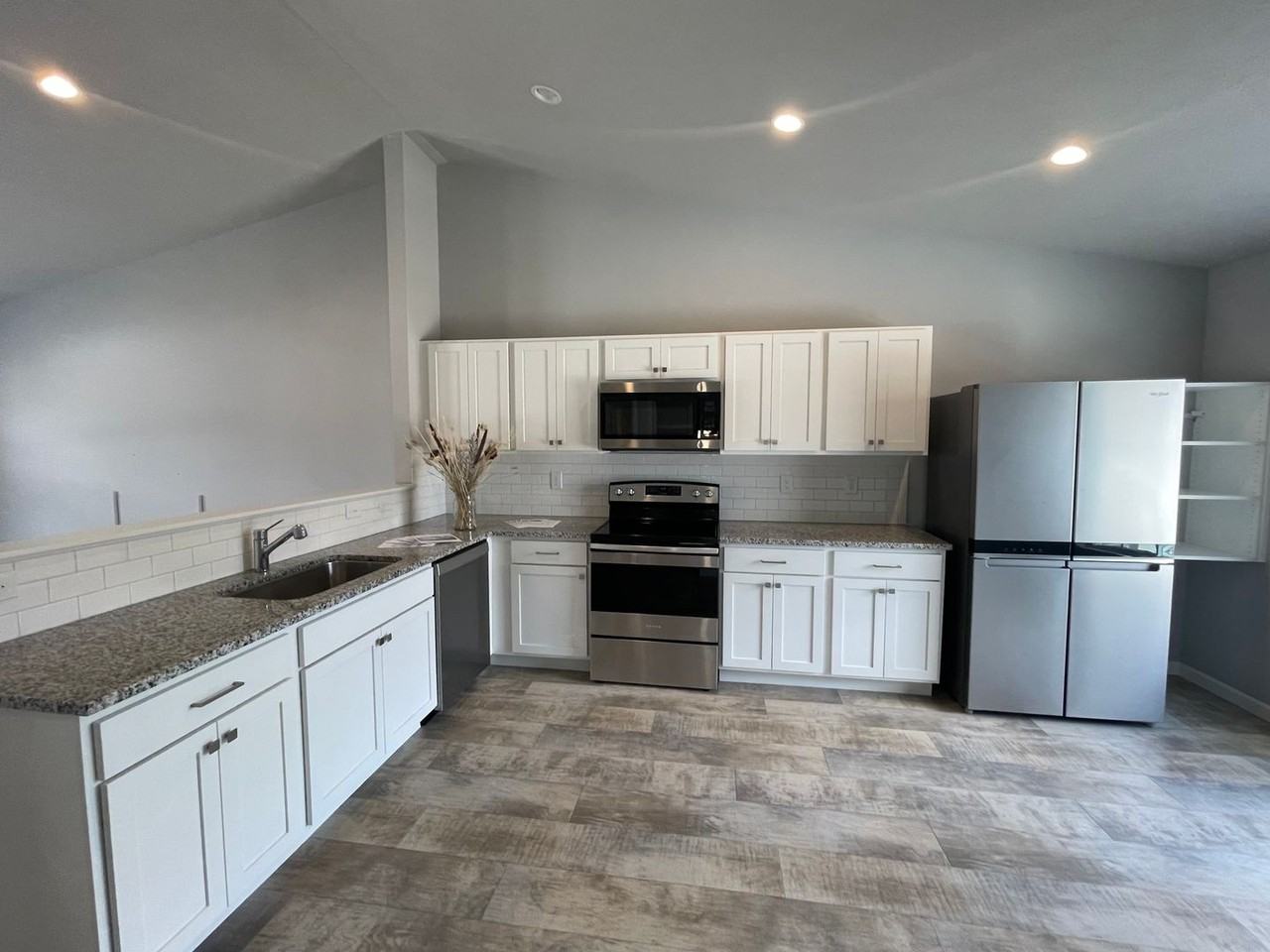 10381 Schrier Ln - Photo 3 of 21