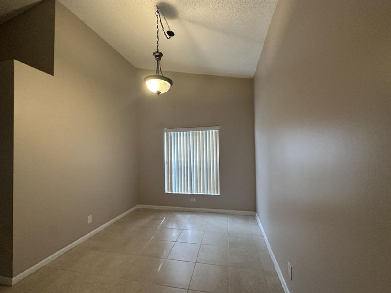 300 Ne 42nd St - Photo 7 of 30