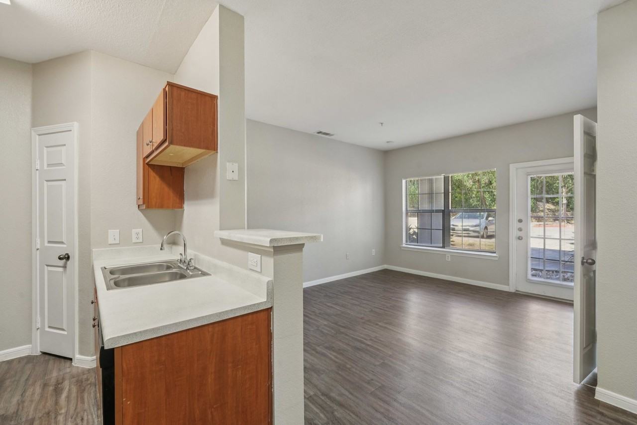 Vistas of Vance Jackson Apartments - Photo 7 of 49