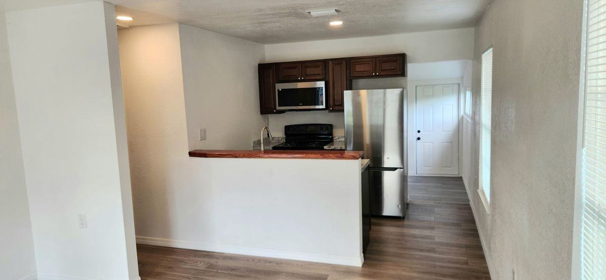 125 Goodrich Ave - Photo 7 of 9
