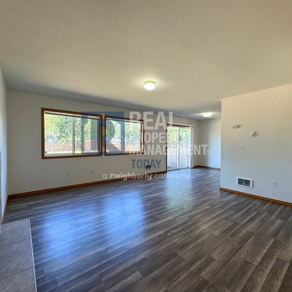 427 175th St S - Photo 3 of 10