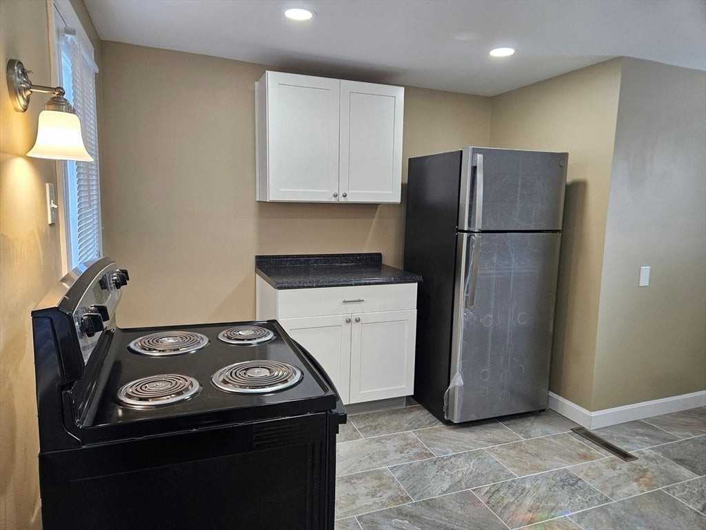 44 Chestnut St - Photo 5 of 26