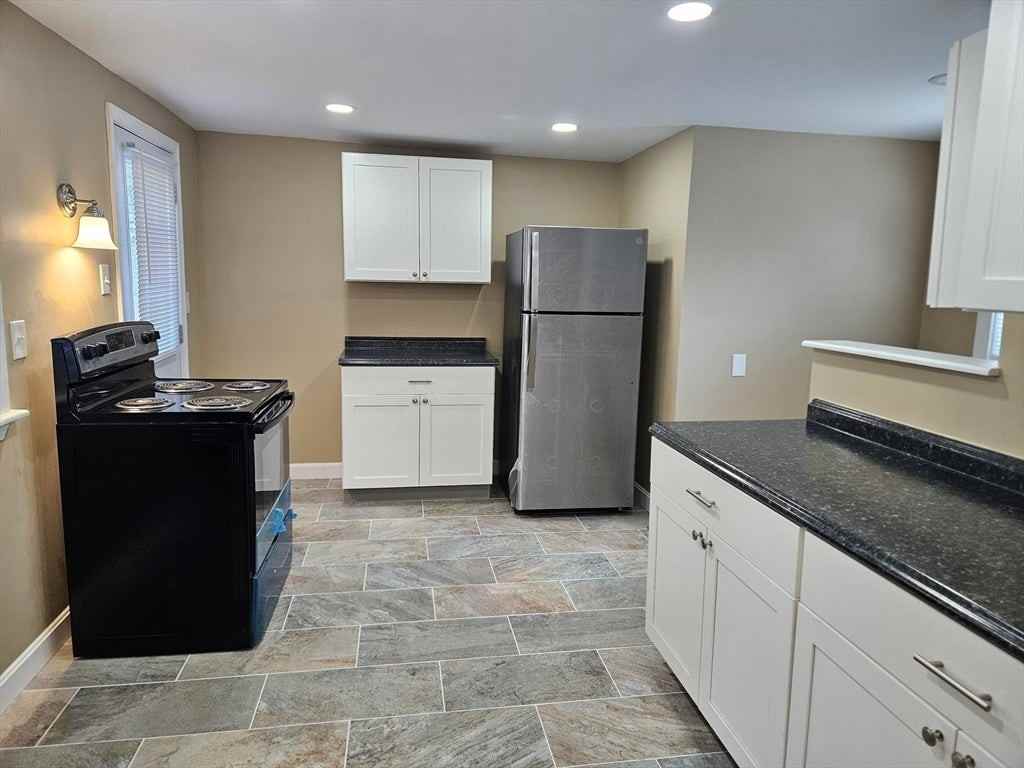 44 Chestnut St - Photo 6 of 26