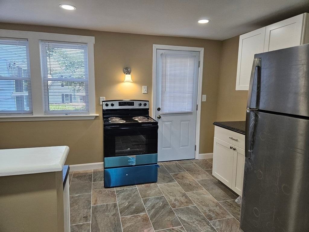 44 Chestnut St - Photo 7 of 26